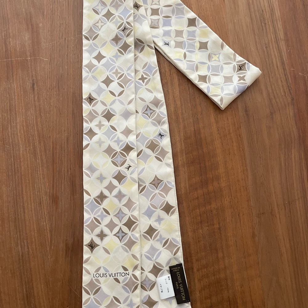 Authentic Luis Vuitton Twilly - image 1